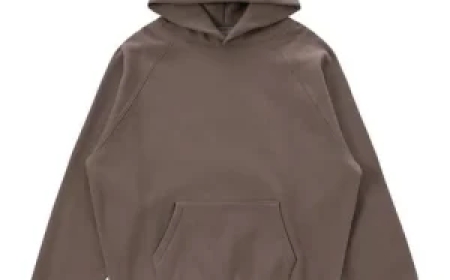 Fear of God Essentials Hoodie – Soft, Streetwear-Inspired Style